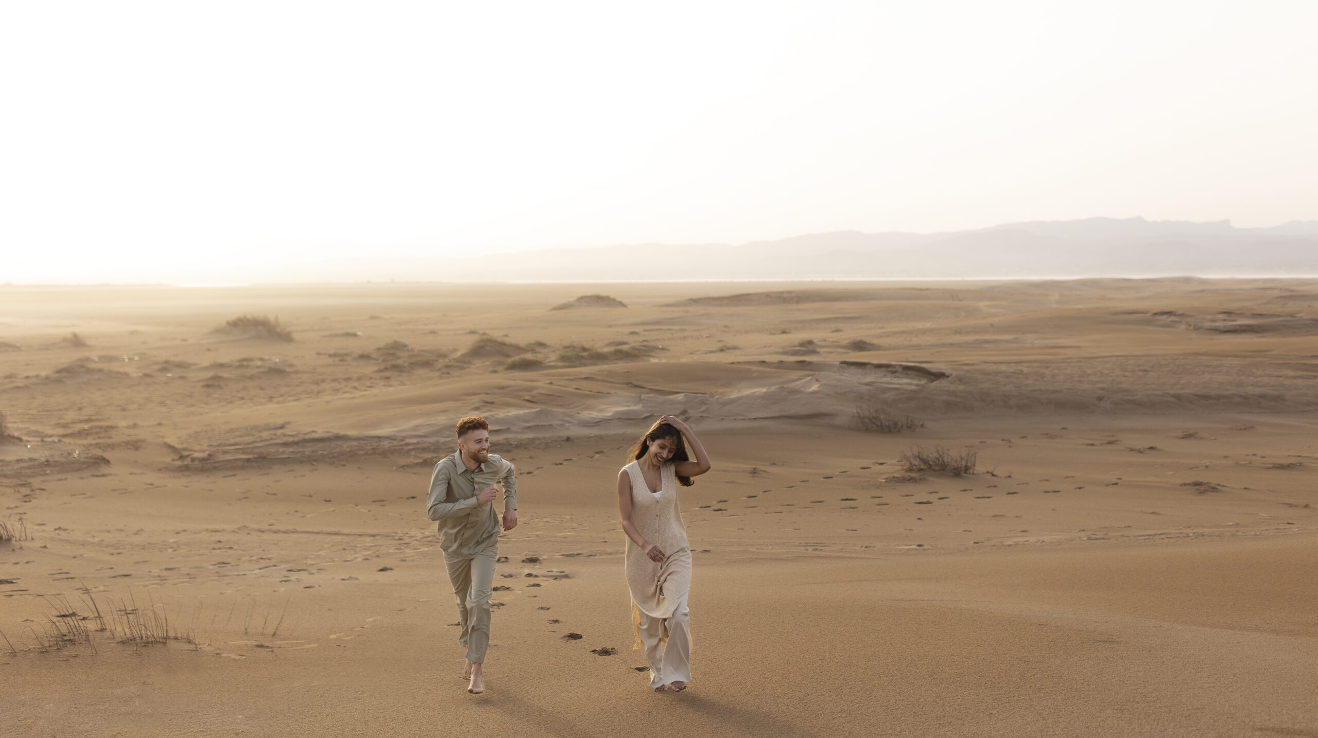 long-shot-cute-couple-walking-desert