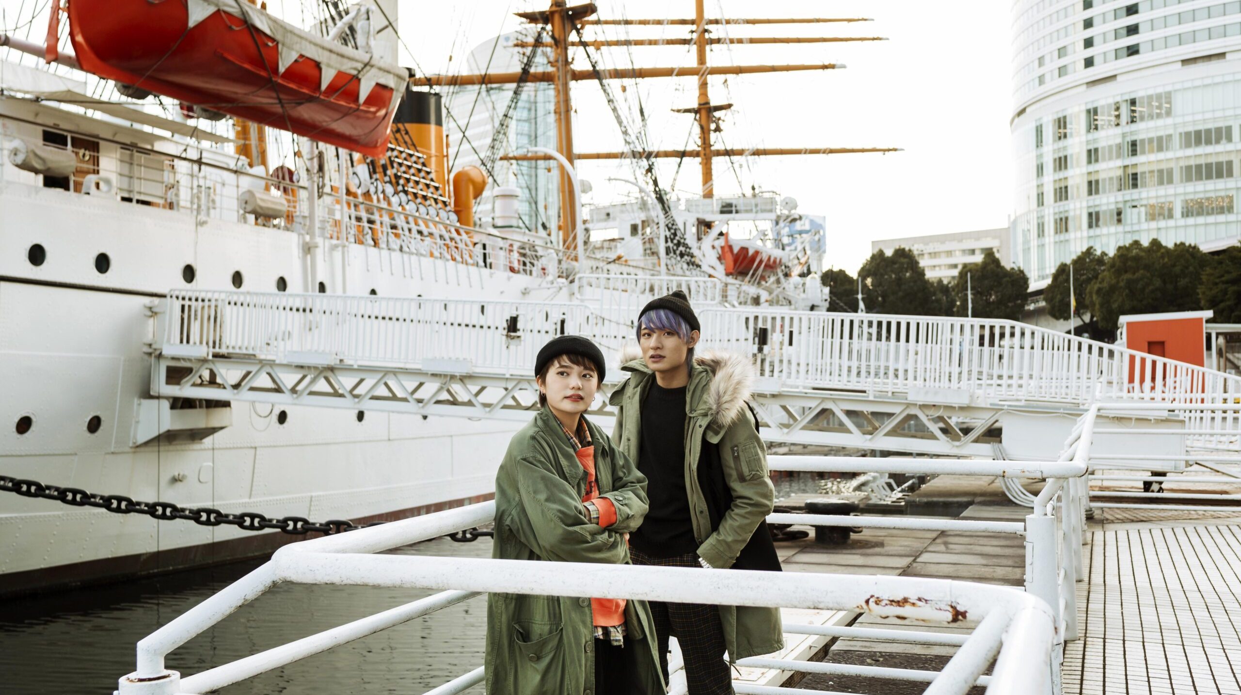 medium-shot-couple-near-boat