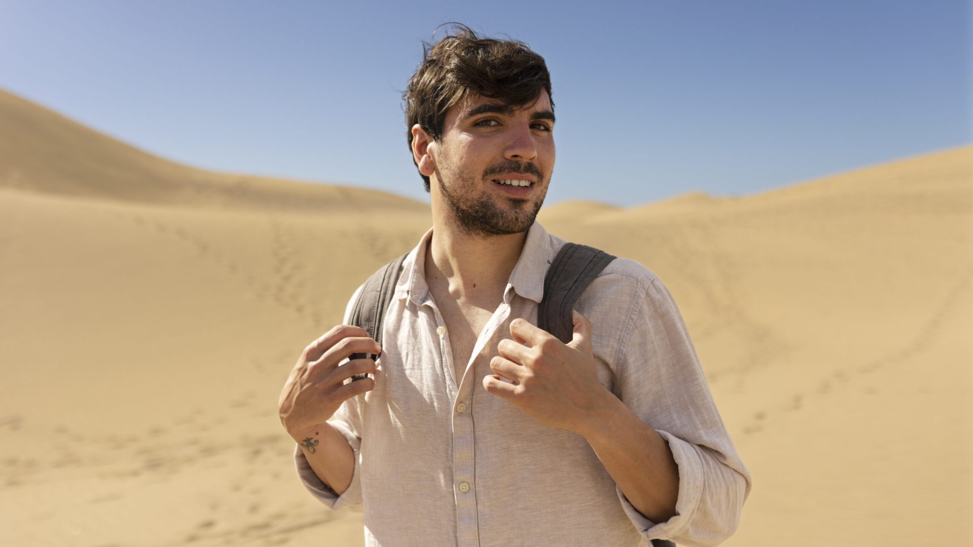 medium-shot-smiley-man-carrying-backpack