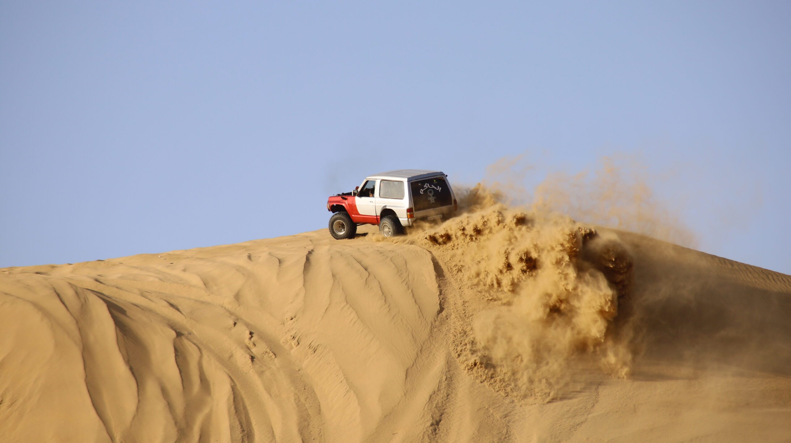 Nawan , Saudi Arabia  Jan 7 2023: 4x4 cars drift across Saudi Arabia’s striking sand desert. The vehicles perform thrilling maneuvers, on sand dunes