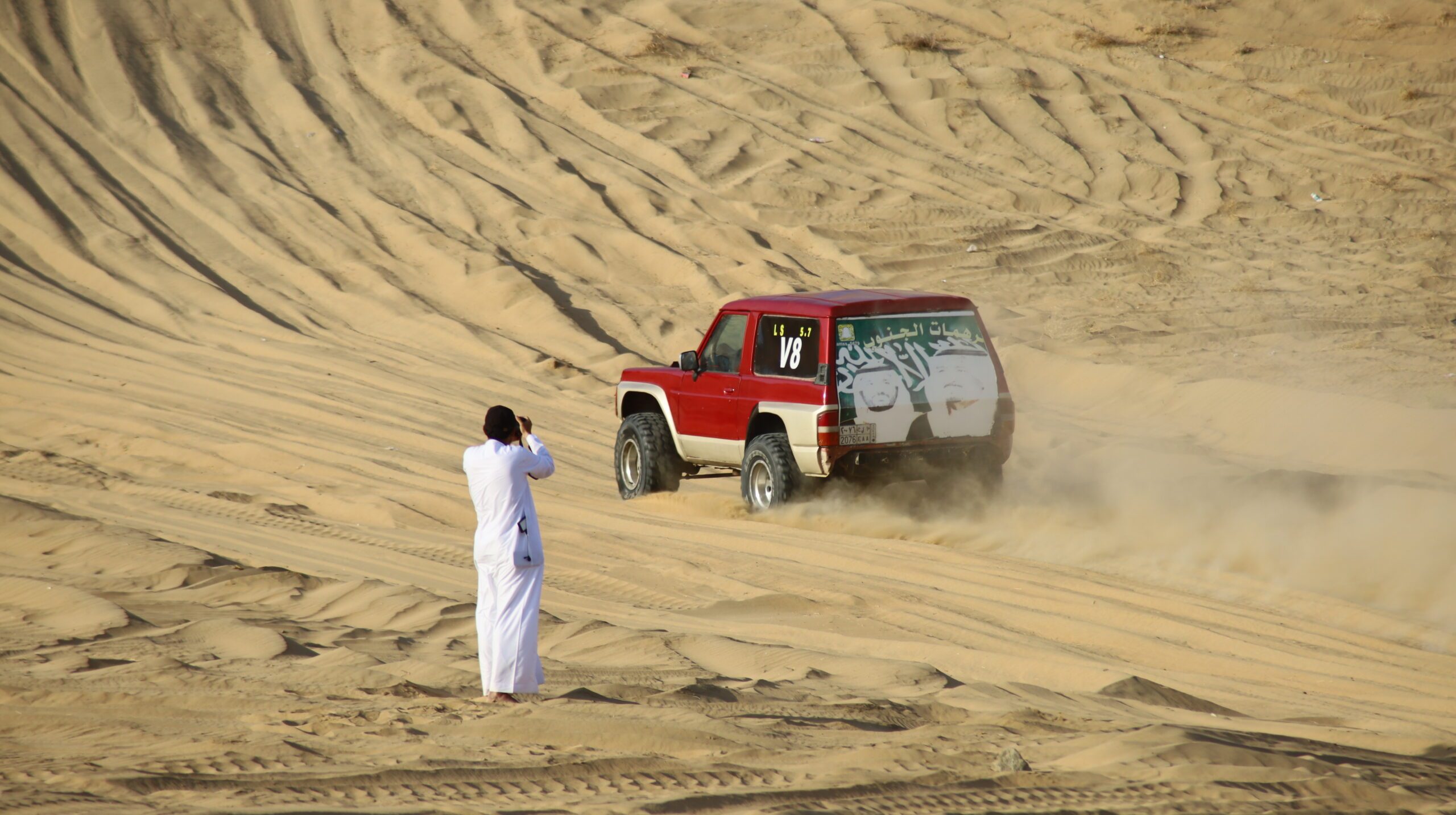 Nawan , Saudi Arabia  Jan 7 2023: 4x4 cars drift across Saudi Arabia’s striking sand desert. The vehicles perform thrilling maneuvers, on sand dunes