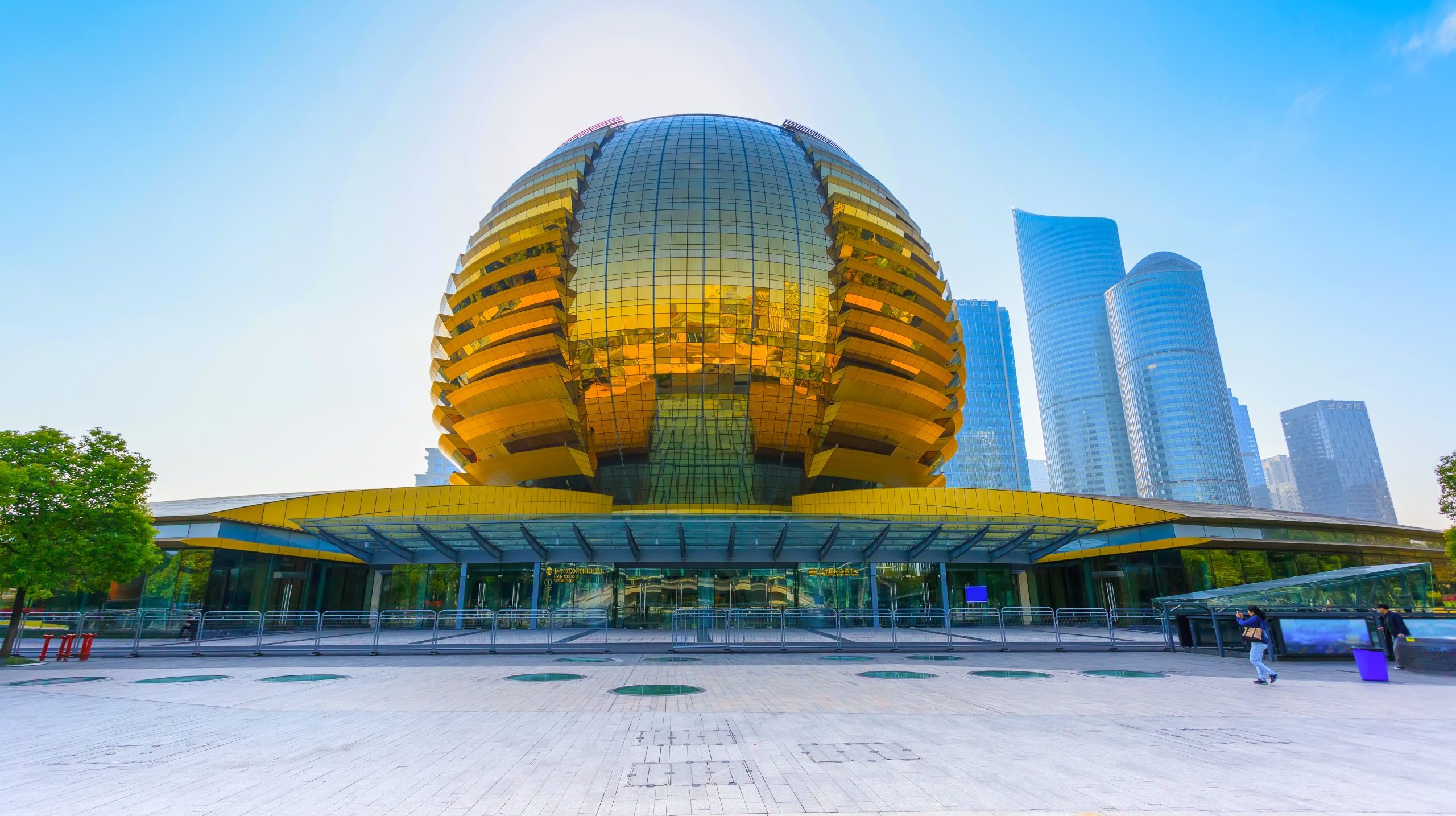 steel-city-downtown-landmark-attraction