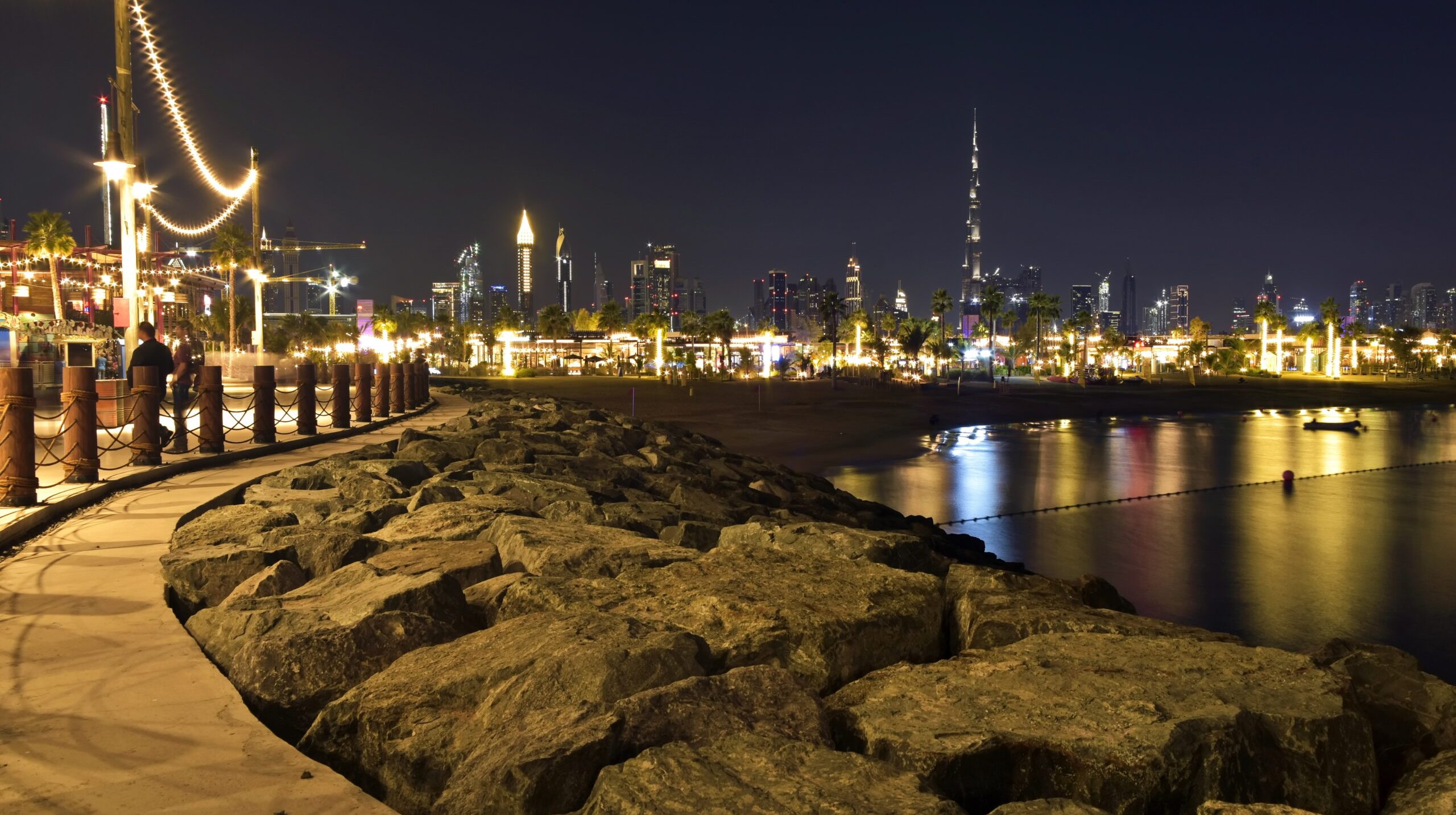 Dubai slyline from La Mer to sheikh Zayed Road and Dubai Downtown, United Arab Emirates